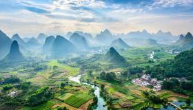 Guilin: i grattaceli di roccia che rendono magico lo skyline in Cina