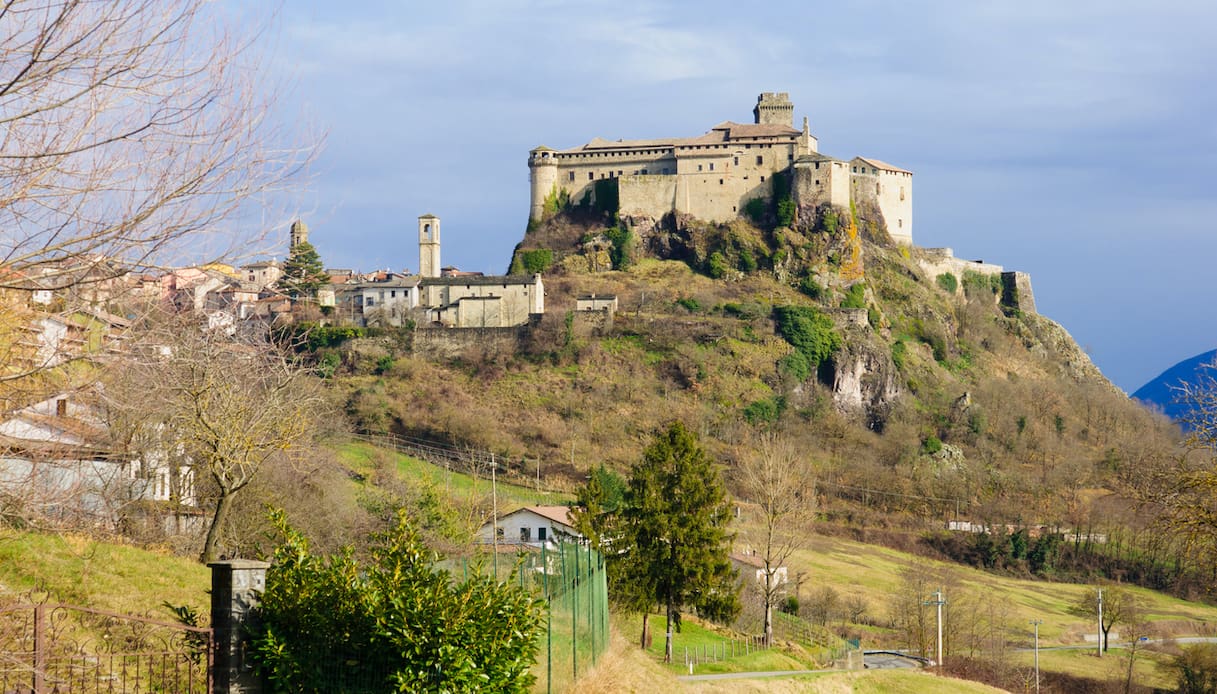 Bardi, il borgo parmense all’ombra di un affascinante castello