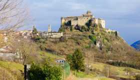 Bardi, il borgo parmense all’ombra di un affascinante castello