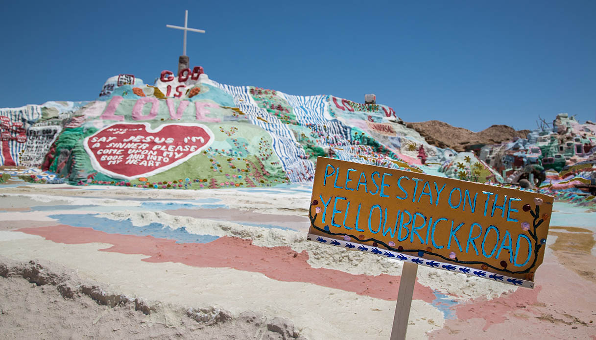 Salvation Mountain Slab City California La Salvation Mountain di Slab City, California