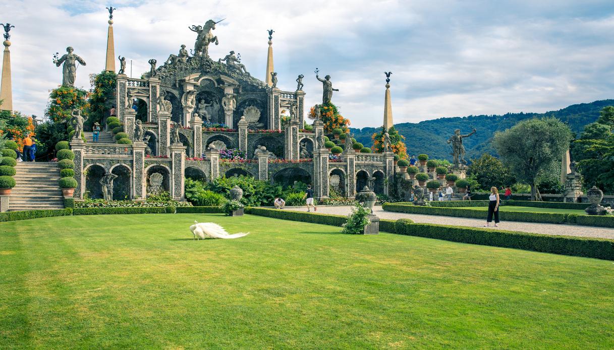 Isola Bella, dove vivono i pavoni bianchi originari della Persia