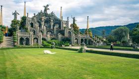 Isola Bella, dove vivono i pavoni bianchi originari della Persia