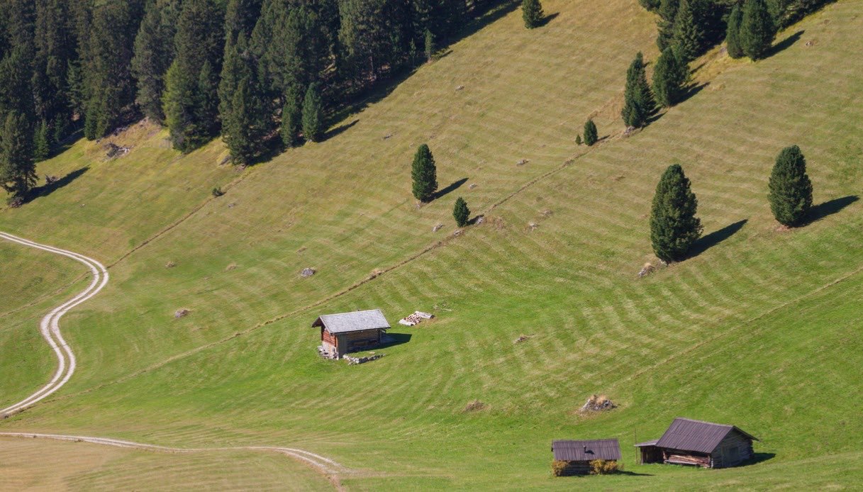 Vista di un vecchio fenile