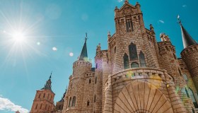 Gaudí fuori da Barcelona: il meraviglioso Palacio Episcopal de Astorga