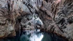 Le Grotte di Pertosa-Auletta, le sole in Italia con un fiume sotterraneo