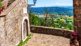 Bassano in Teverina, il borgo che sorge su uno sperone tufaceo