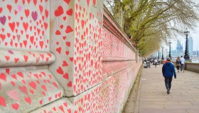Memorial Wall: tutti i cuori di Londra sono impressi su un muro