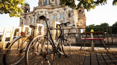 Berlino-Venezia in bici con un solo obiettivo: piantare un albero per ogni km percorso