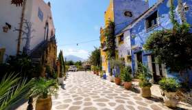 Borgo Parrin, il borgo siciliano che sembra dipinto da Gaudì