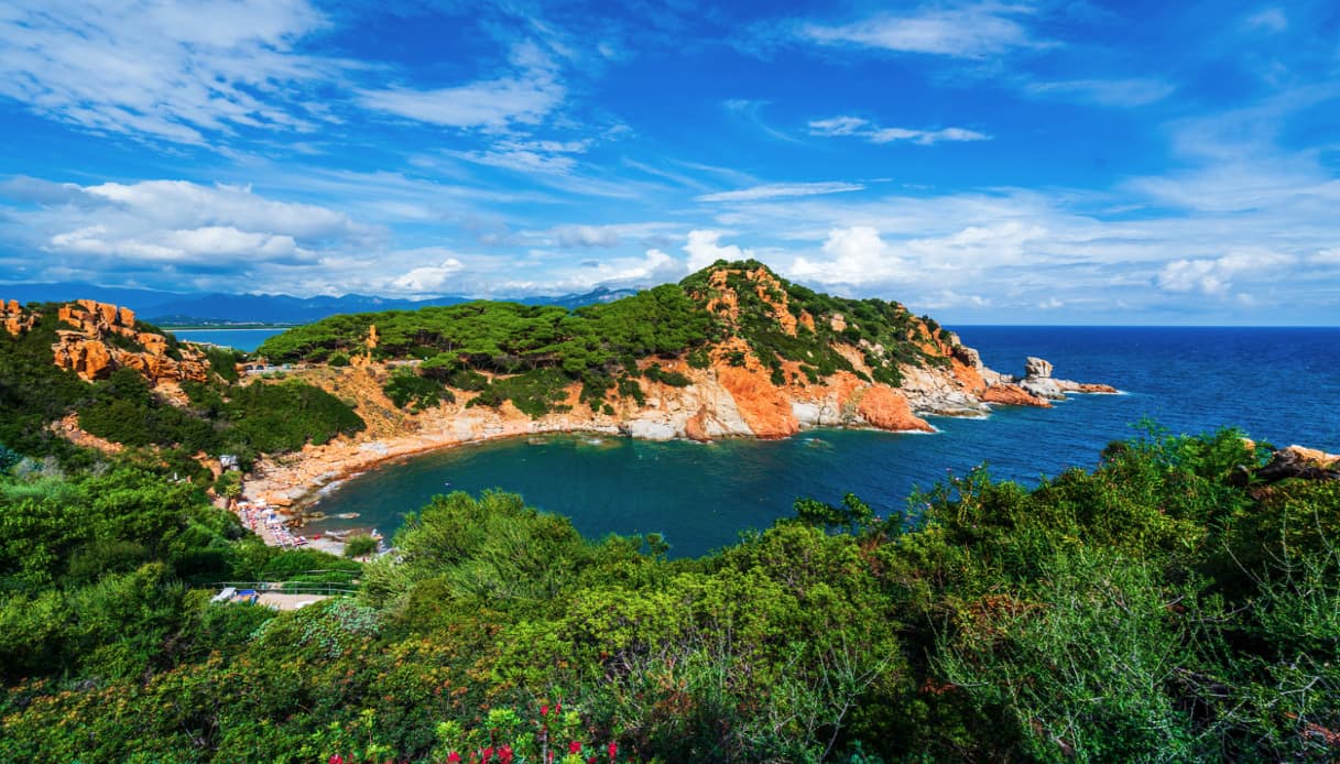 Campeggio in primavera, le mete più suggestive d’Italia