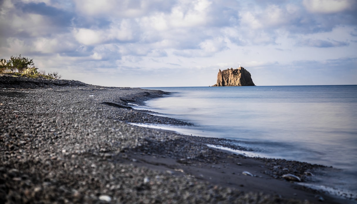 Spiagge vulcaniche in Italia: quali visitare quest’anno