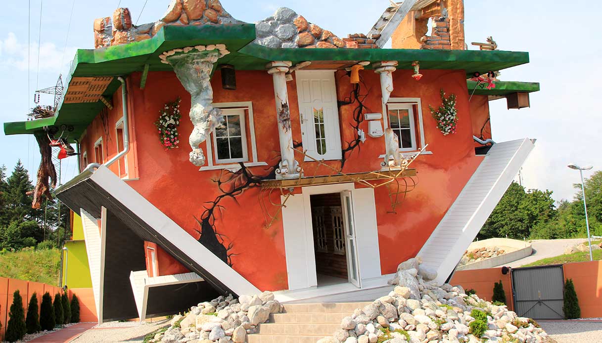 Haus steht Kopf