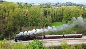 Col treno a vapore tra i laghi della Lombardia