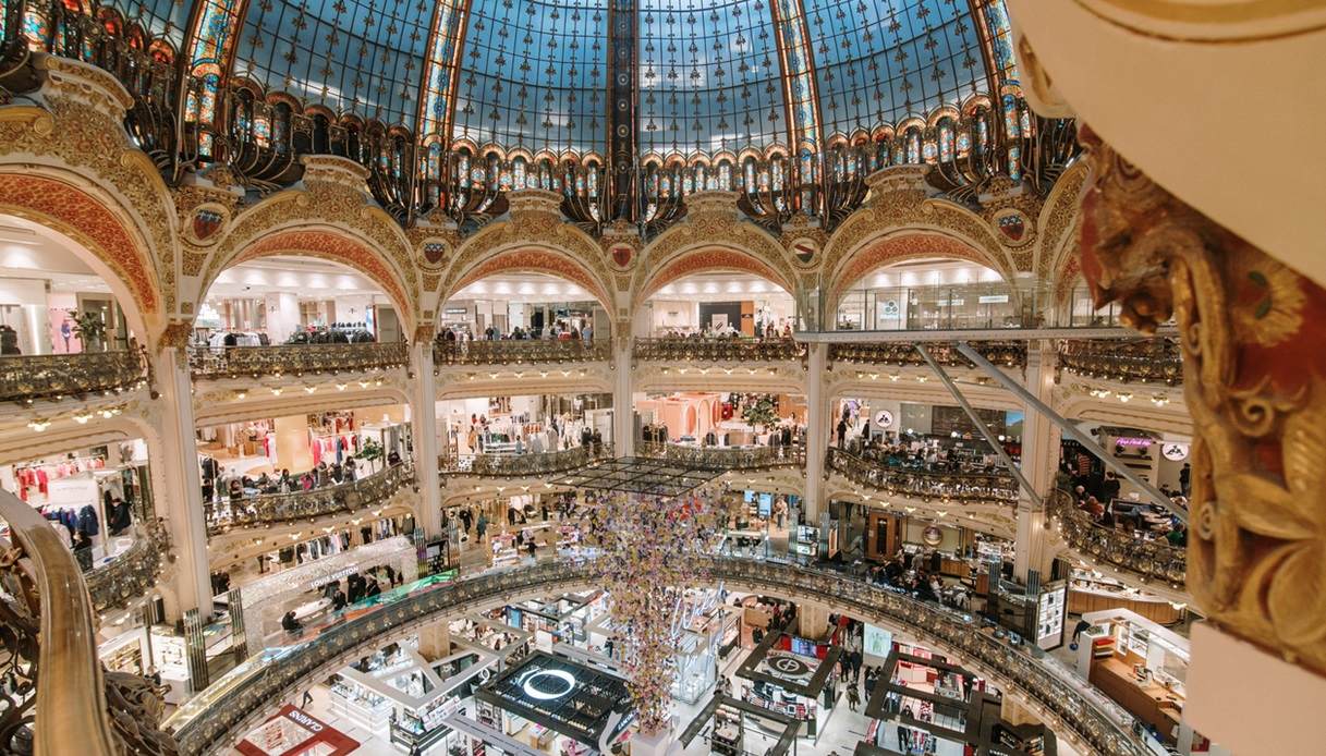 Le eleganti Gallerie Lafayette di Parigi