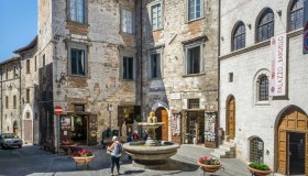 Il borgo italiano che rilascia la “patente da matto”