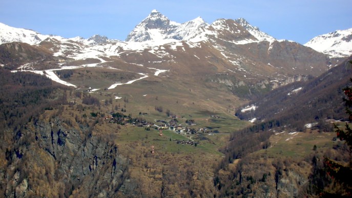 Chamois, il borgo alpino senza auto e con una funivia