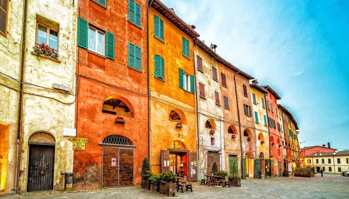 Le case colorate del centro storico di Brisighella