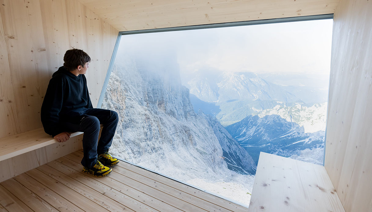 Bivacco Fanton: la finestra del rifugio ad alta quota