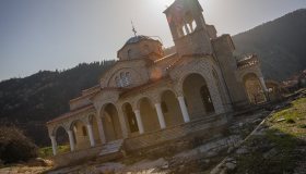 Qui c’è una chiesa più pendente della torre di Pisa