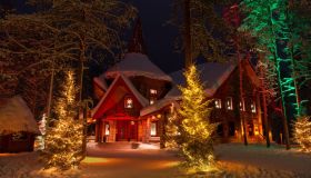 Tutte le case di Babbo Natale nel mondo