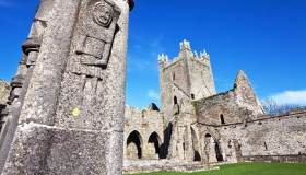 Viaggio nella città che custodisce la tomba di Babbo Natale