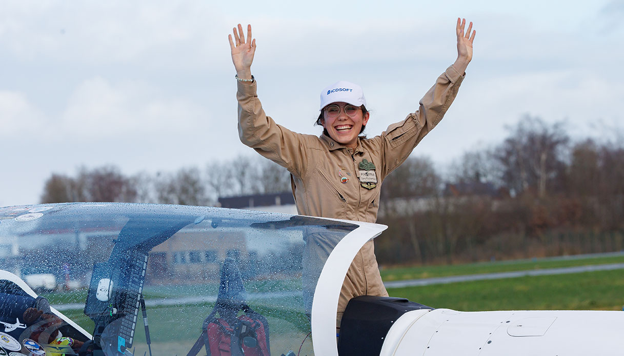 La 19enne Zara Rutherford completa giro del mondo in ultraleggero