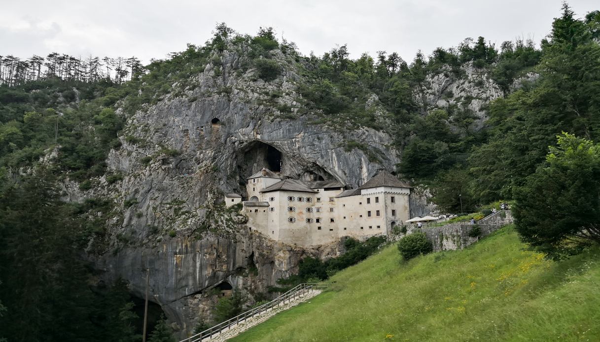 Il castello rupestre più grande al mondo, una fiaba