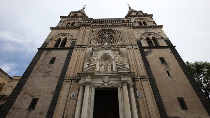 Acireale, scoperta una cripta con affresco raffigurante Gesù in croce