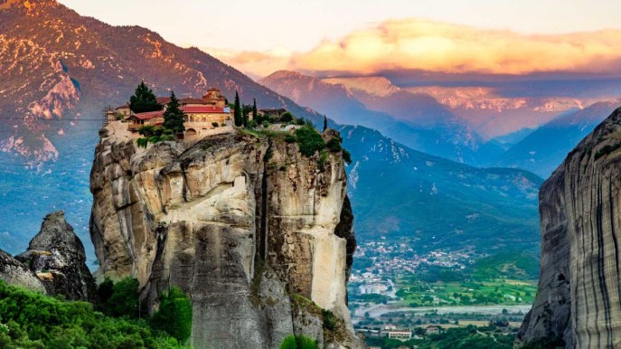 Sospese tra cielo e terra: le straordinarie Meteore greche