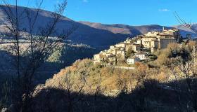 A piedi alla scoperta di Vallo di Nera in Umbria