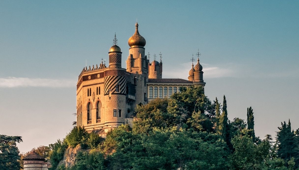 Rocchetta Mattei, in stile moresco, a Bologna