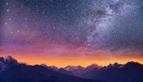 Luna piena e pioggia di stelle: lo spettacolo di aprile è in cielo