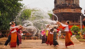 Il capodanno thailandese è la più grande battaglia d’acqua del mondo