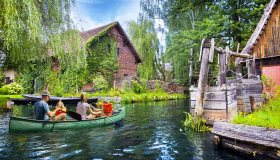 Tra romantici canali e casette di legno: la città che sembra una fiaba