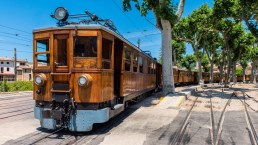 Maiorca: a bordo di un tram per scoprire la valle d’oro