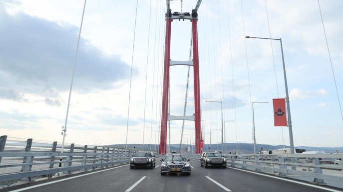 Ha appena aperto un ponte che collega due continenti