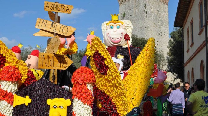 Sculture di tulipani invadono la città: cosa sta succedendo a Castiglione del Lago?