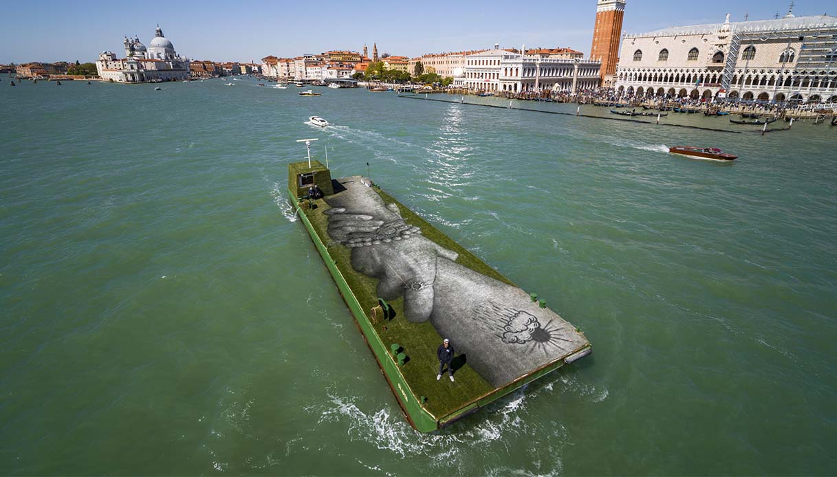 Saype arriva a Venezia per la Giornata della Terra