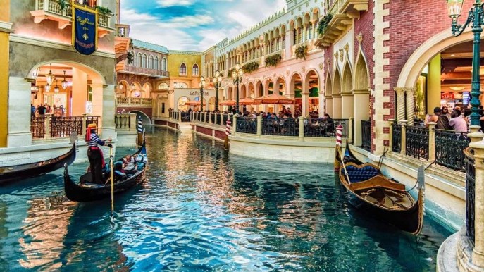 Sembra di stare a Venezia, ma in realtà ci troviamo all’interno di un hotel