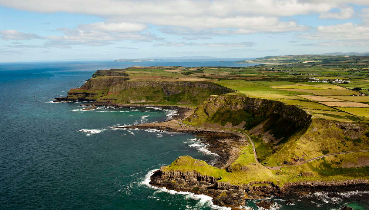 La strada più bella del mondo è in Irlanda. Scopri la Causeway Coastal Route
