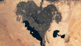 Le oasi nel deserto esistono, e questa ha la forma di un cuore