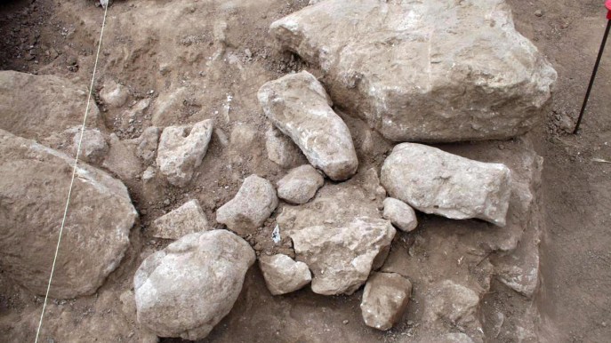 Scoperta eccezionale: trovati i resti di due statue monumentali