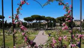 Sbocciano le rose nel giardino più romantico e antico d’Italia