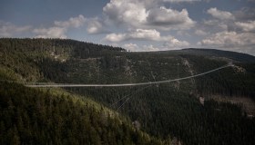 Ora puoi camminare sul ponte sospeso più lungo del mondo
