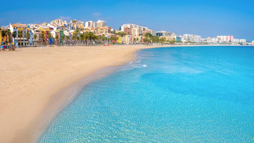 Villajoyosa, la colorata città spagnola che si affaccia sul mare