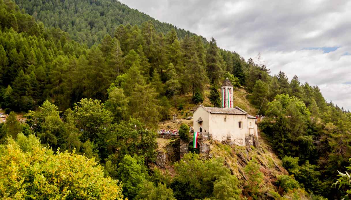 Questa nuova pista ciclabile conduce dritto al cielo