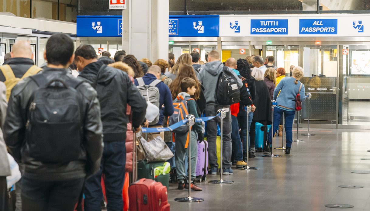 Aeroporti, è crisi: tra overbooking e voli cancellati, sarà un’estate caldissima