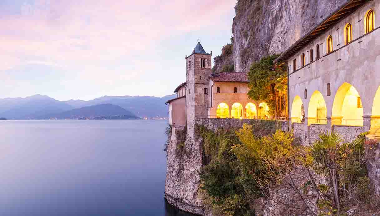 Un suggestivo tramonto sul Lago Maggiore