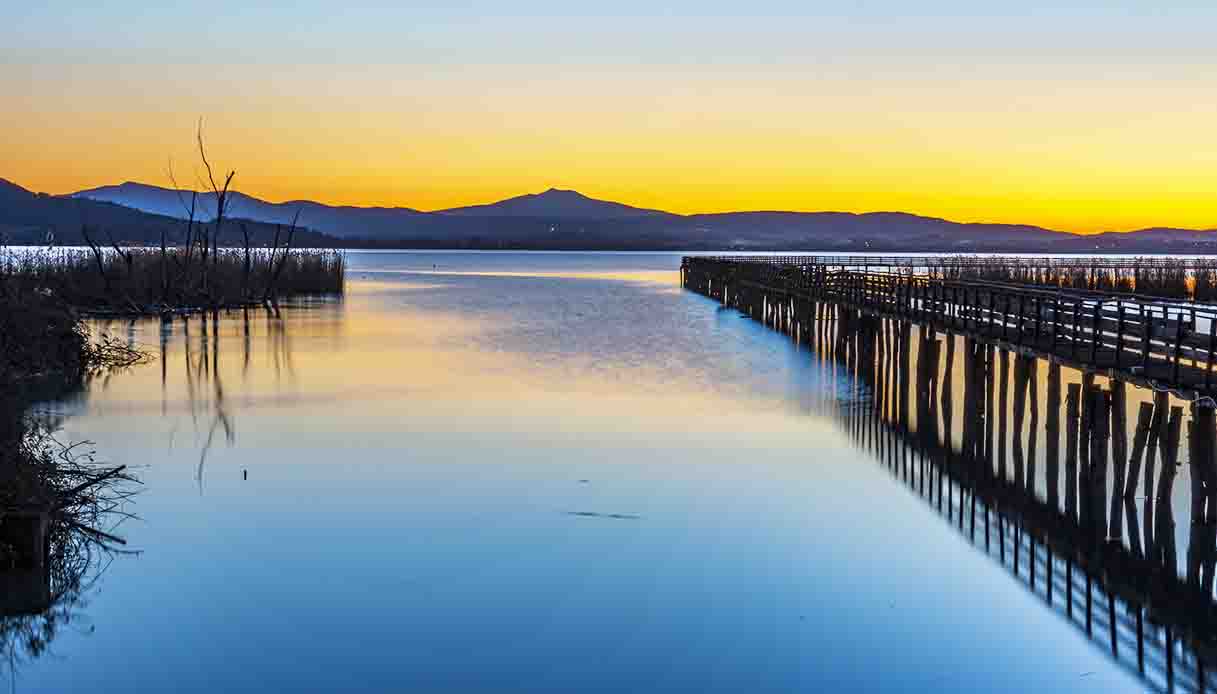 Il tramonto suggestivo sul Lago Trasimeno