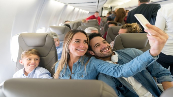 Arriva lo stop alle mascherine sugli aerei (e non solo)